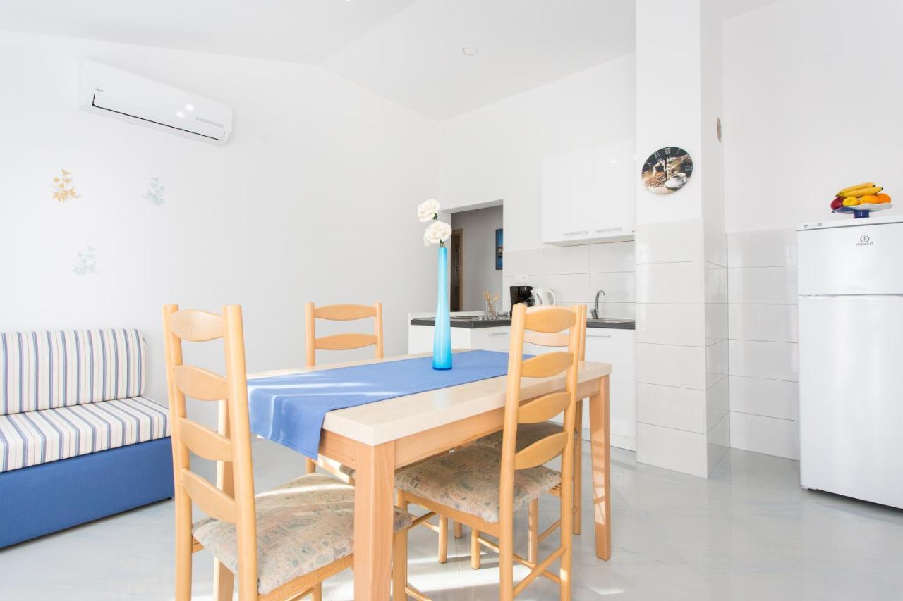 Apartments With Pool Ivana Krk คิร์ก ภายนอก รูปภาพ