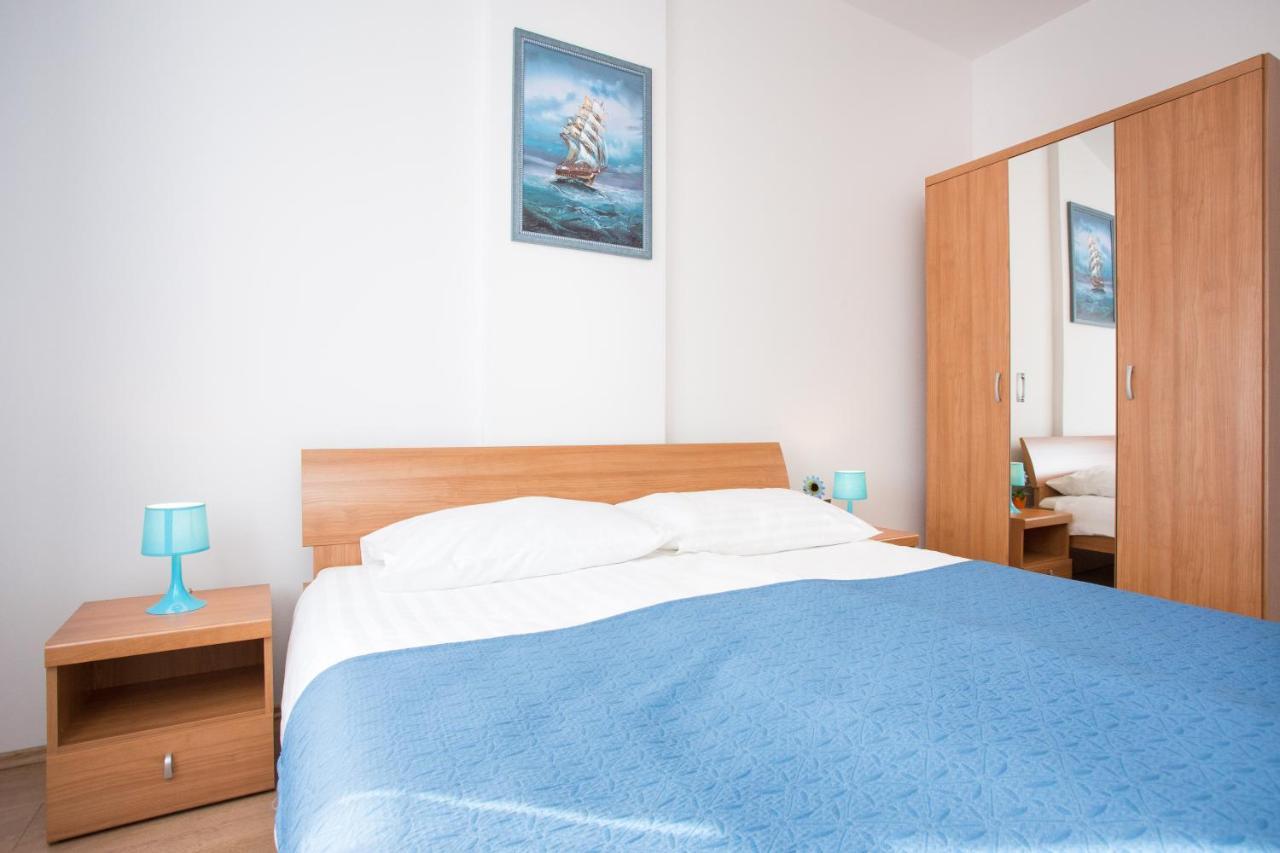 Apartments With Pool Ivana Krk คิร์ก ภายนอก รูปภาพ