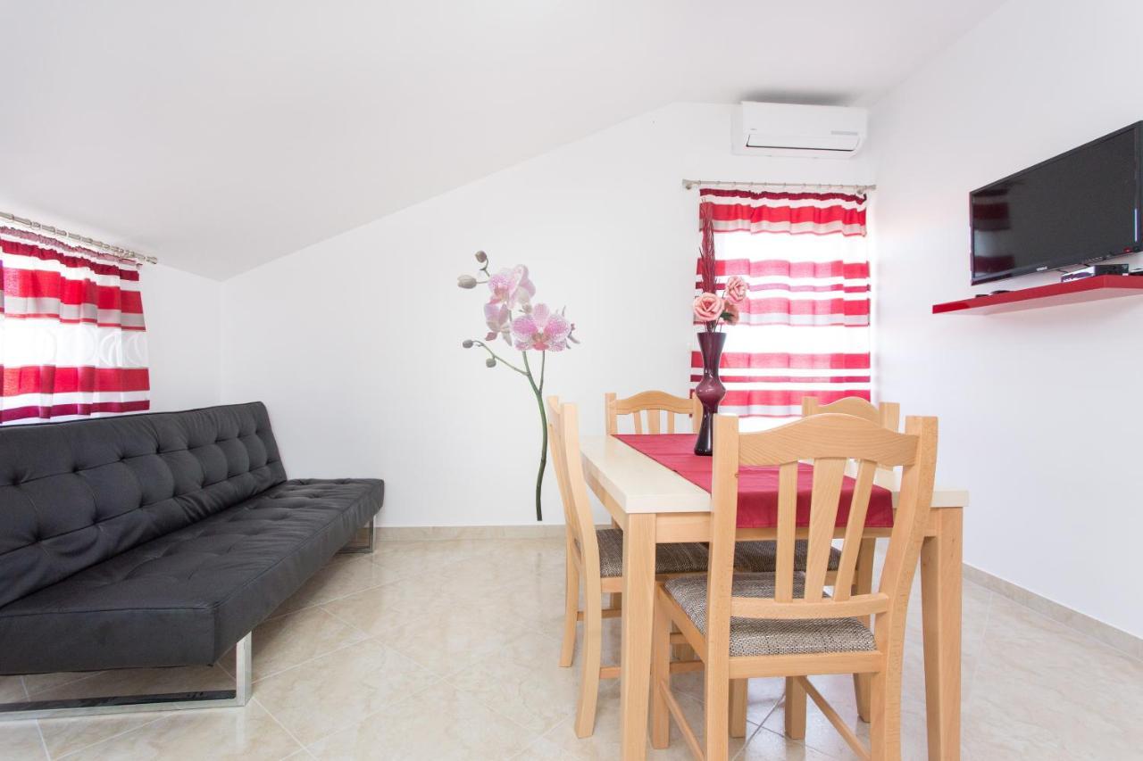 Apartments With Pool Ivana Krk คิร์ก ภายนอก รูปภาพ